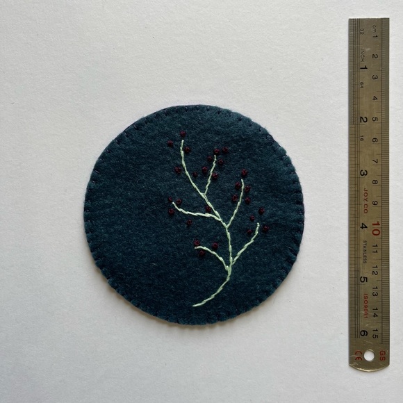 ‏Handcrafted felt coasters and embroidered.set of 4 - Picture 4 of 5